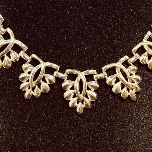 1950s Coro Silver Tone Vine Leaf Necklace Signed (3836) - Picture 3 of 8